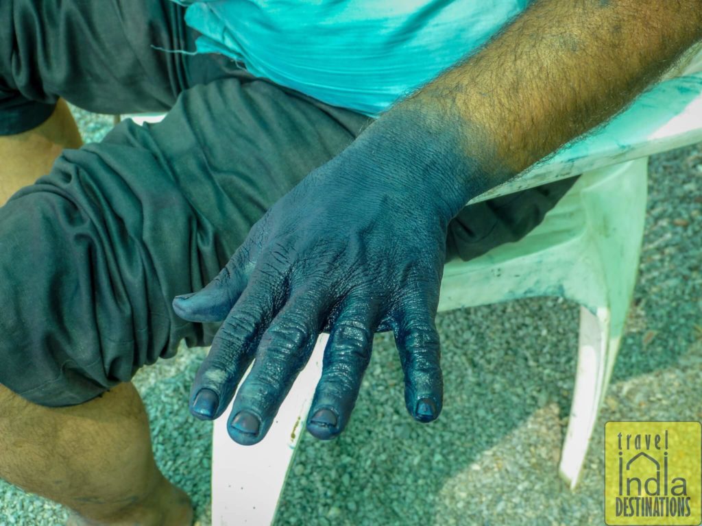 hands of the worker in daboo printing