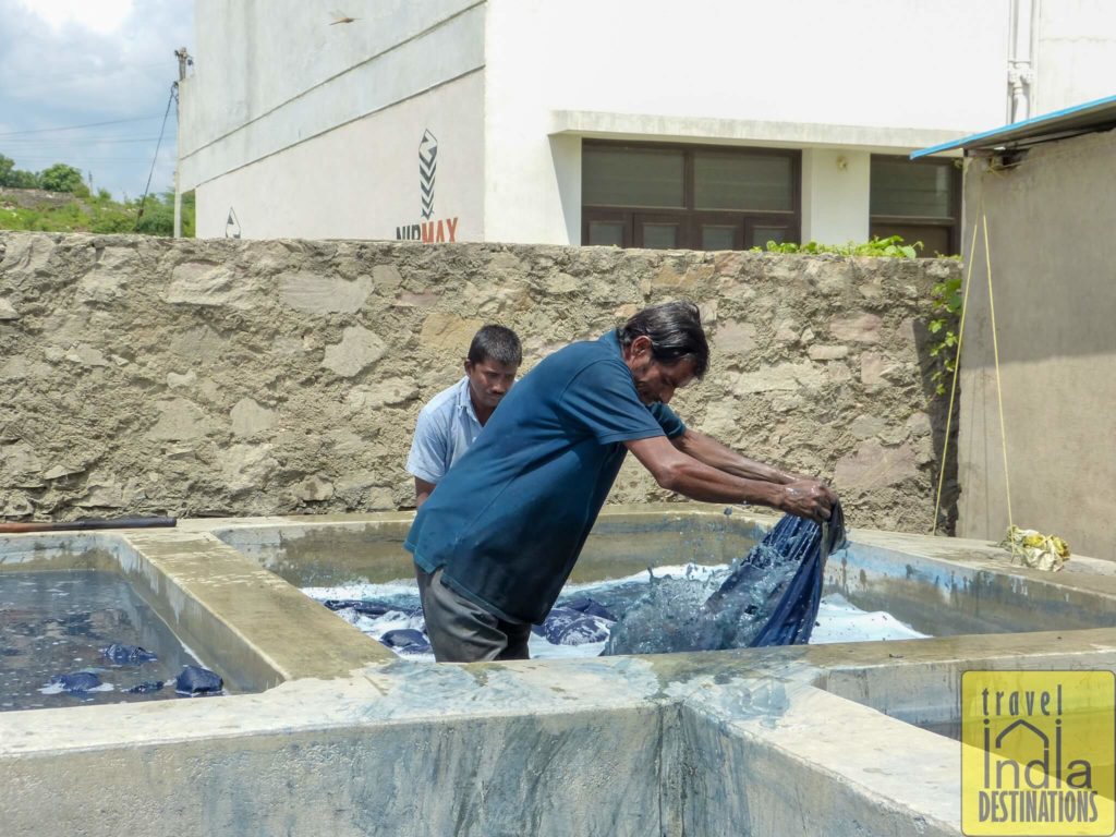 Manual washing of the daboo print cloth