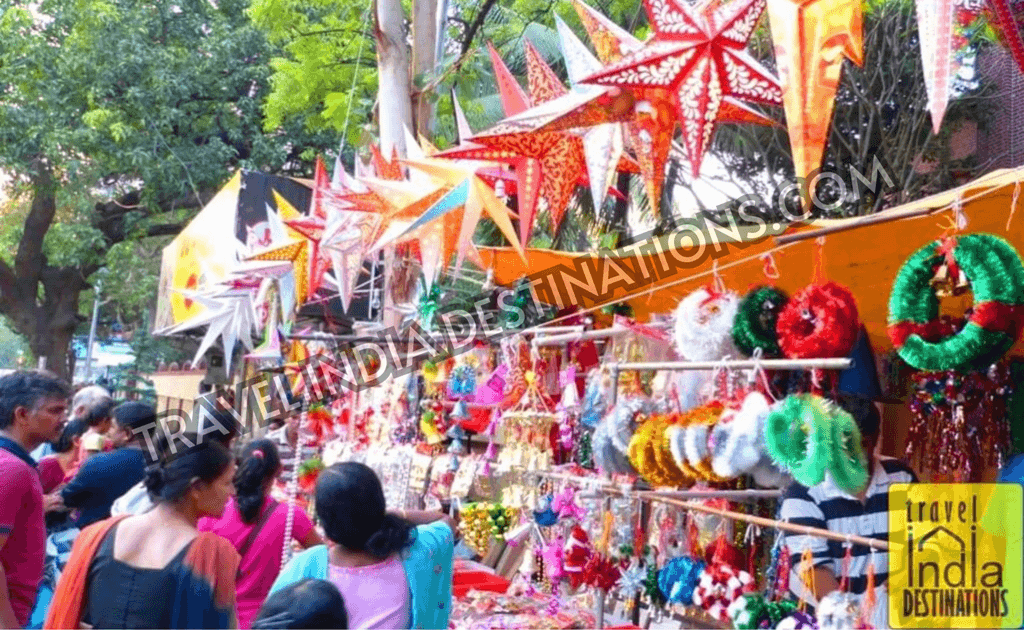 A picture of a pop-up stall at Hill Road Bandra selling Christmas stars, wreaths and ornaments.