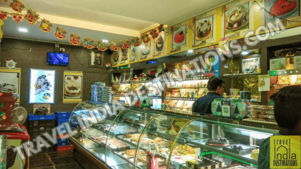 Ribbons and Balloons Store, one of the best Christmas cake shops in Mumbai.