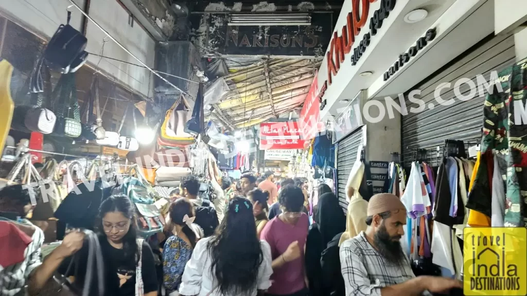 A shot of people shopping at Colaba Causeway one of the best shopping places in Mumbai.