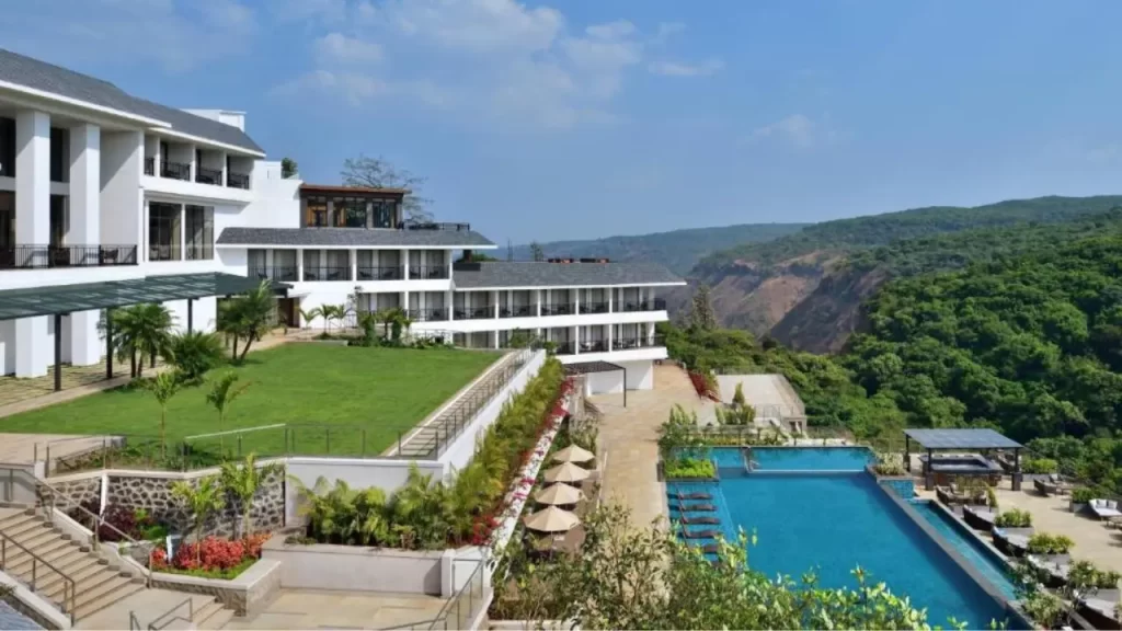 Courtyard by Marriott Mahabaleshwar with pool and valley view, one of the best family hotels in Mahabaleshwar
