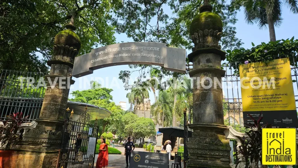 Basalt and Kurla stone arches and pillars at the main entrance of Chhatrapati Shivaji Maharaj Vastu Sangrahalaya in Mumbai.