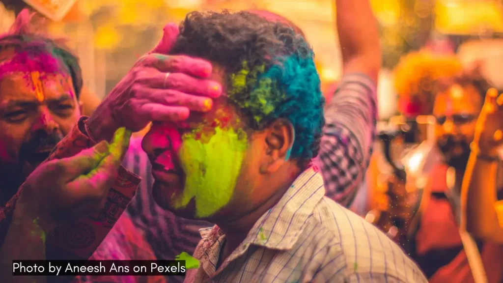 people applying colours on Holi in India