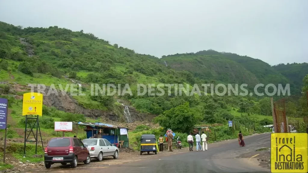 Roadside eatery near Bhushi Dam Lonavala serving snacks