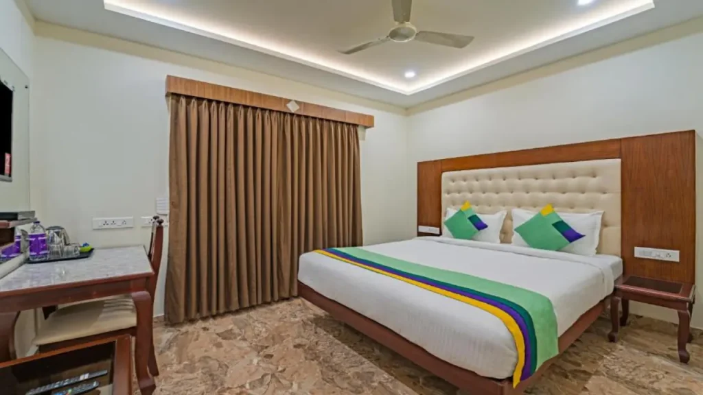 Interiors of the Double Room at Treebo Aaravi Residency, one of the best budget hotels in Pondicherry.