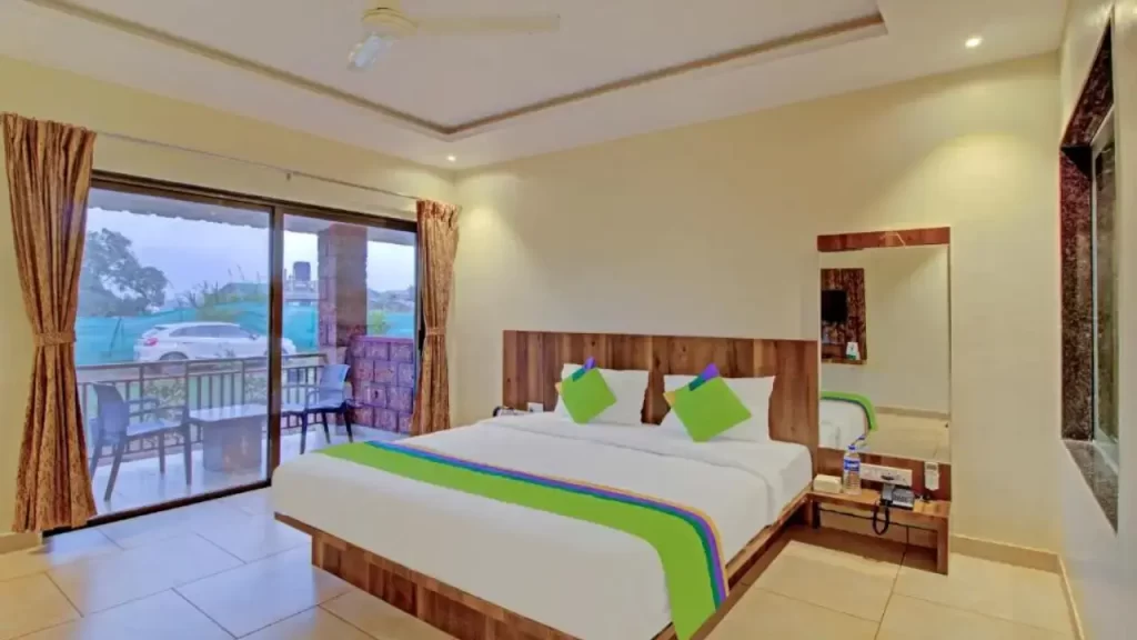 A standard room at Treebo Nakshatra Cottages one of the best budget hotels in Mahabaleshwar