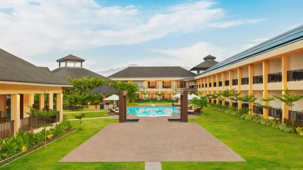 Tropical Retreat by Zuper with garden and outdoor pool, one of the best family hotels in Igatpuri.